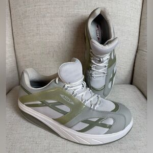 MBT M Walk Rocker Bottom Walking Shoes Silver Gray Green Women’s 10 EUC Comfort